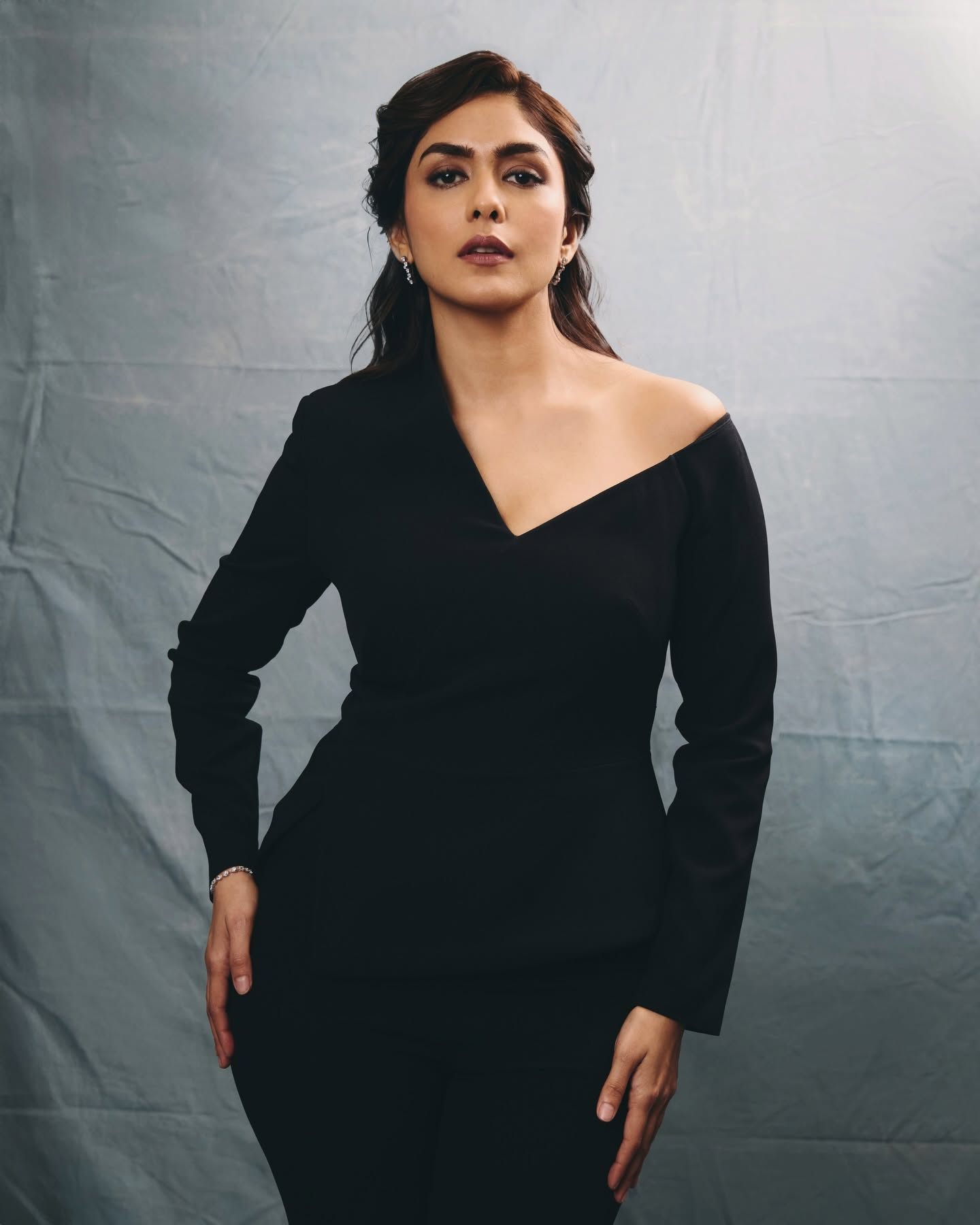 অভিনেত্রী মৃণাল ঠাকুর। ছবি: ফেসবুক